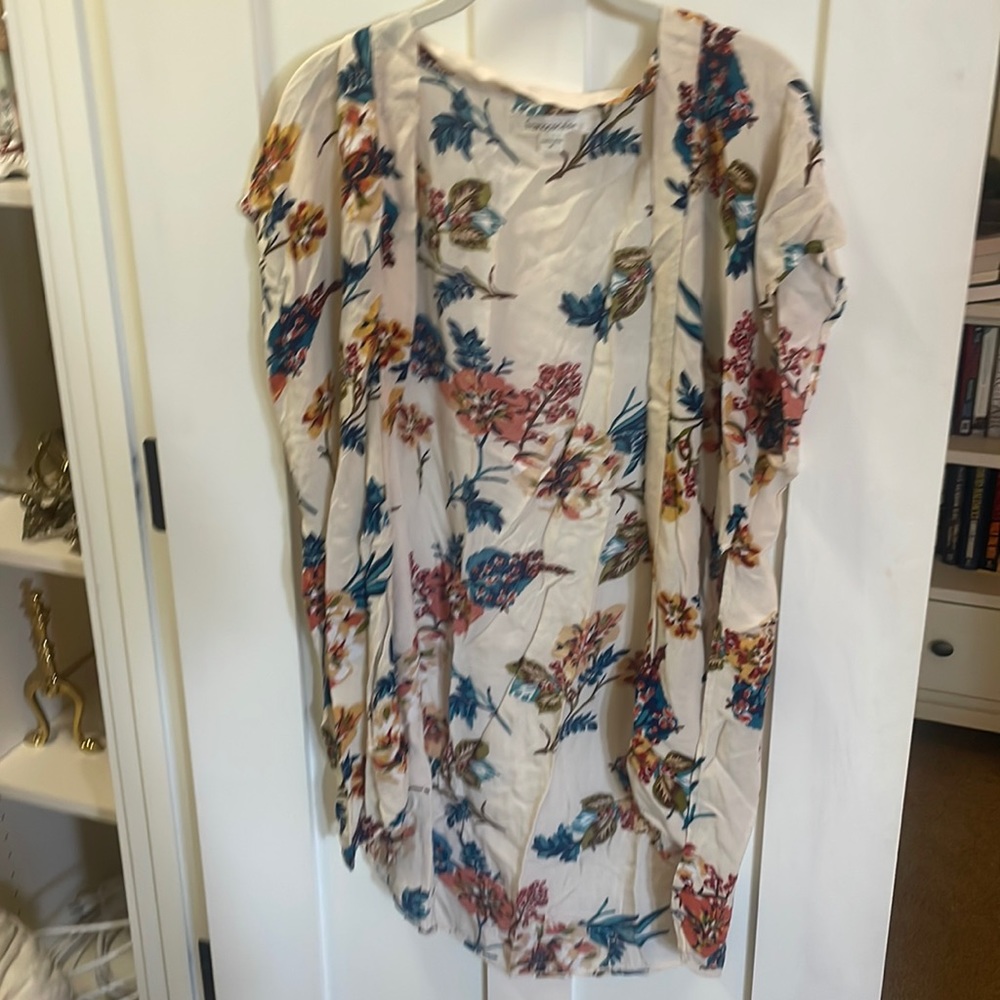 Francesca‘s patterned cover-up